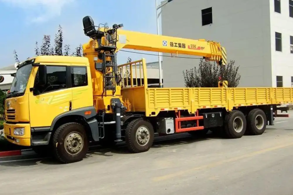 10 ton crane pickup Truck in UAE