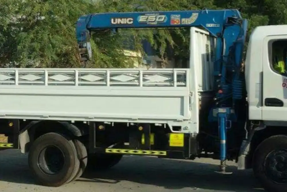 3-ton crane pickup Truck in UAE