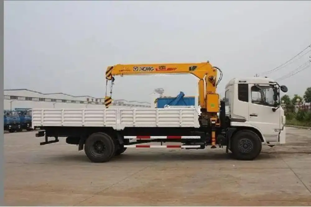 7-ton crane pickup Truck in UAE